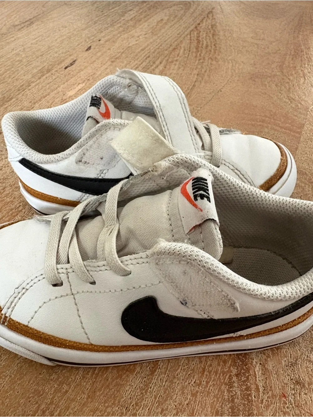 Nike Kids White and Brown Strap Low-Top Sneakers